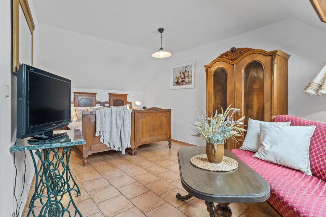 Pension a restaurace Regina Větřní Esterno foto