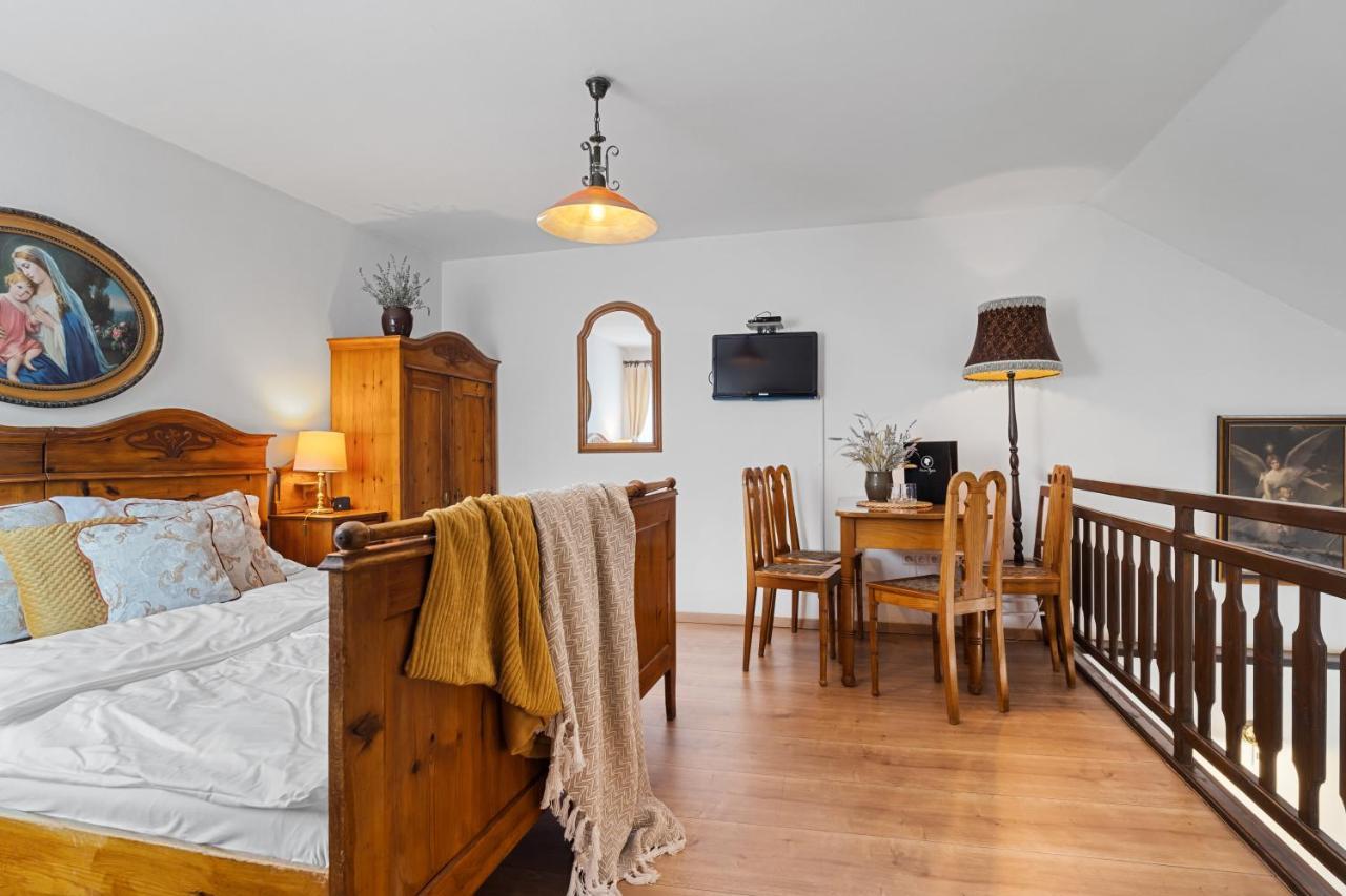 Pension a restaurace Regina Větřní Esterno foto